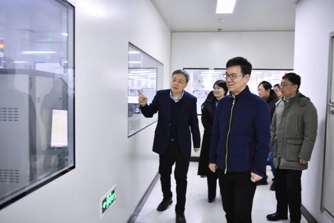 濱江區(qū)委書記章登峰走訪慰問士蘭微春節(jié)堅(jiān)守崗位的一線干部職工